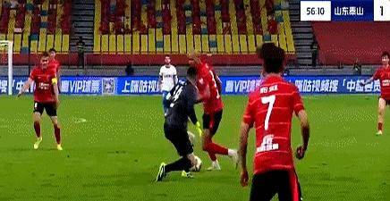 爱游戏AYX官方正版费德勒在IG比赛中出色防守，刷新纪录引发热议！